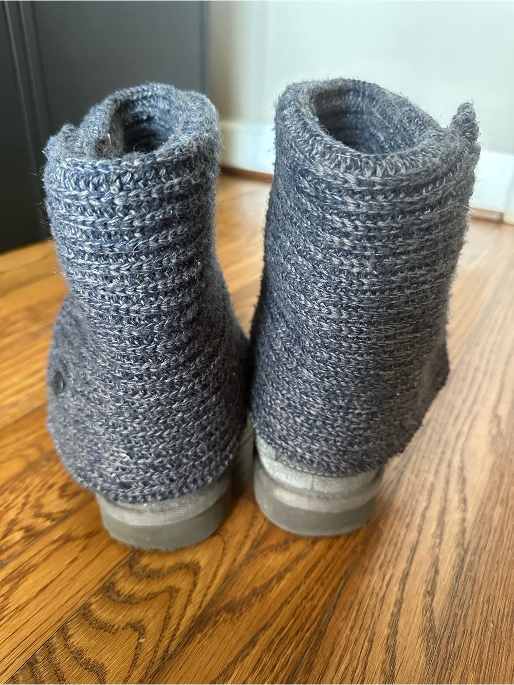 UGG Classic Cardy Charcoal Gray Boots - Women’s 7 (US) - Picture 5 of 15
